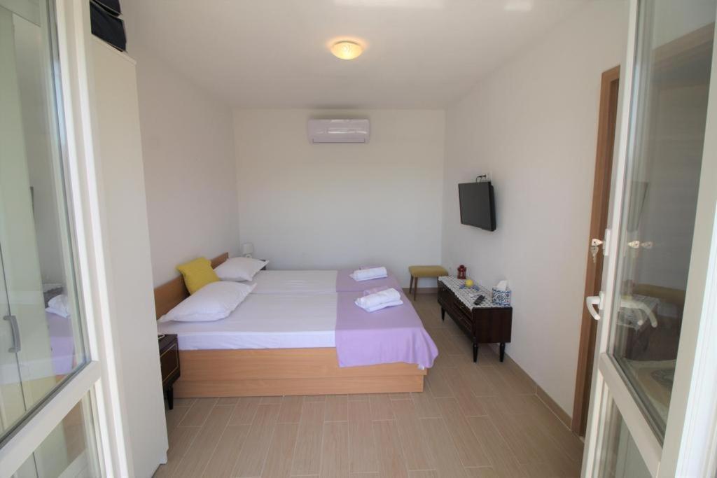 Ferienwohnung Privatna Soba Gita Sumartin Exterior foto