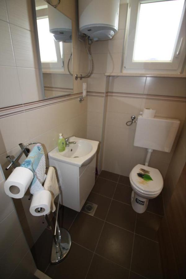 Ferienwohnung Privatna Soba Gita Sumartin Exterior foto
